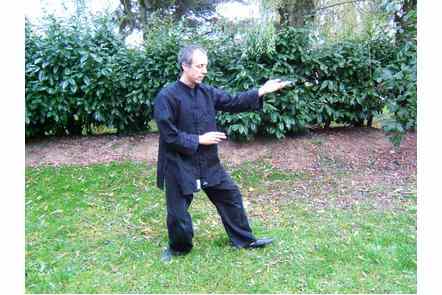 Jouer de la guitare &agrave; gauche