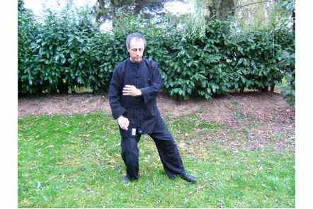 Jouer de la guitare &agrave; gauche