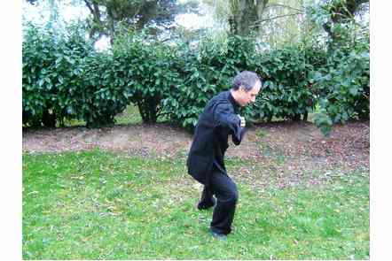 Donner coup de coude