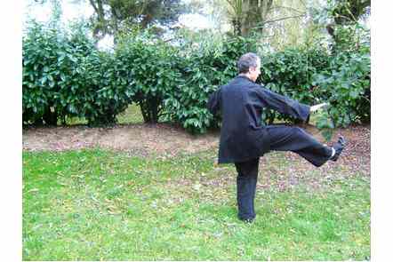 Donner coup de talon droit