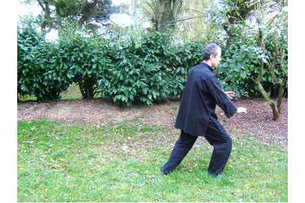 Poser pied droit, faire un pas gauche