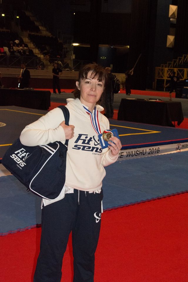 La mdaille Virginie GATELLIER Prof Fit&Sens  Championne de France 2016 Wushu Taolu moderne forme 26 Yang Catgorie Vtrans