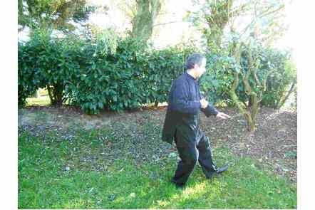 Ouvrir pied droit, pas gauche, coup de poing droit