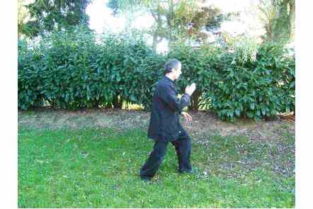 Arrondi main gauche, piquer main droite