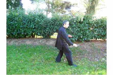 Arrondi main droite, piquer main gauche