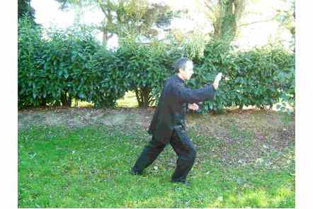 Arrondi main droite, piquer main gauche