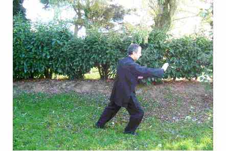 Arrondi main droite, piquer main gauche