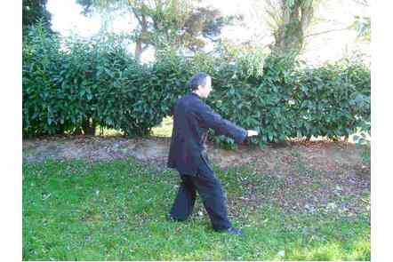 Arrondi main droite, piquer main gauche