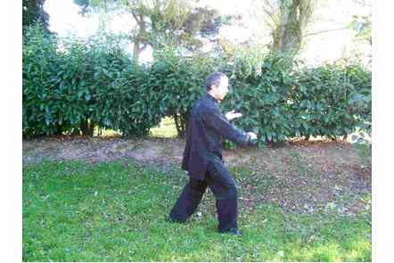 Arrondi main droite, piquer main gauche