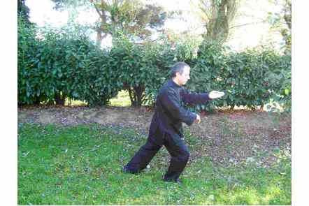 Arrondi main droite, piquer main gauche