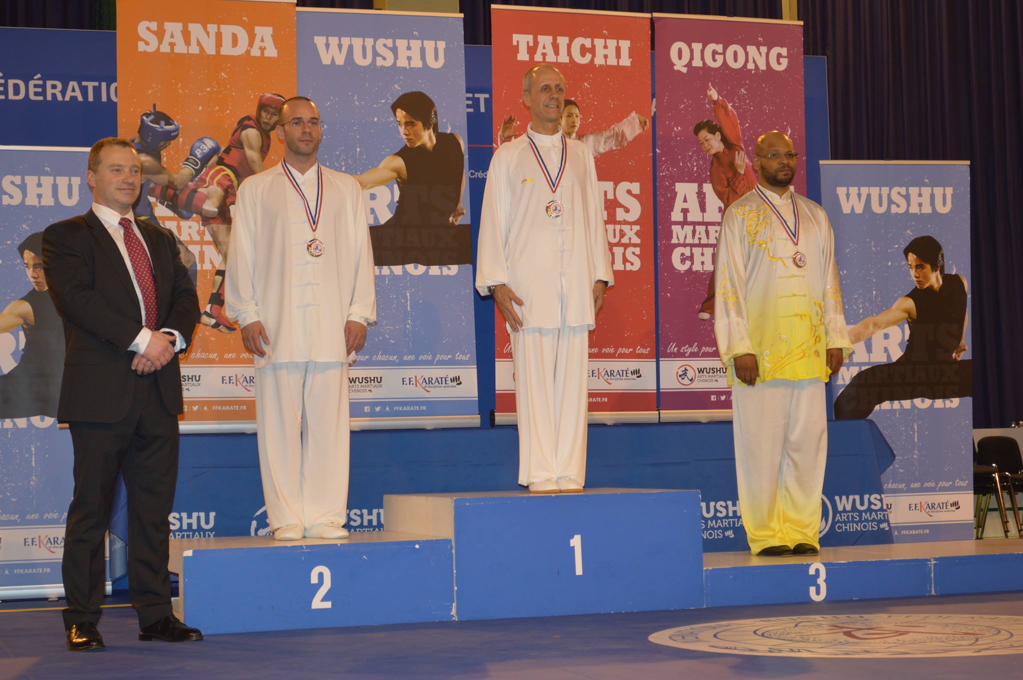 Podium Championnat de France Wushu Taolu Moderne Tai Chi 2017 - Mdaill d'or Bertrand GAGNEUX